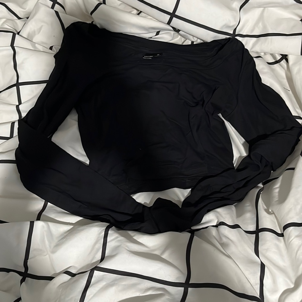 Cute cropped black long sleeve